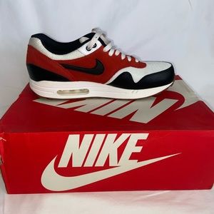 Nike Air Max 1 Essential 9.5 Mens, Red and Black
